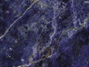 5 consigli di arredo per interni in marmo blu